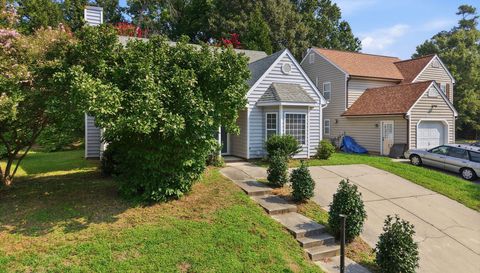 4902 Heritage Woods Ct