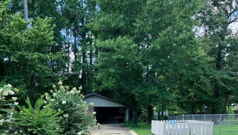 912 Twin Cedar Dr