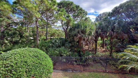 2204 Myrtlewood Cir E