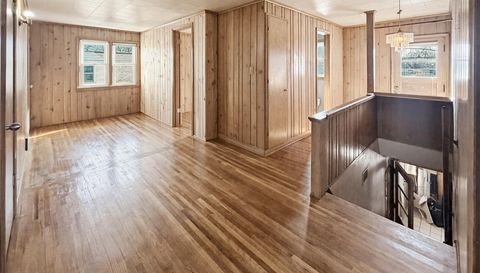 742 Nebraska Avenue E