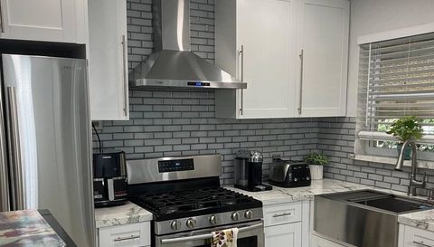 1305 W 53rd St APT 102