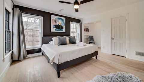 2707 Burlington Blvd