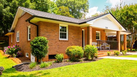 2375 Rosewood Ave
