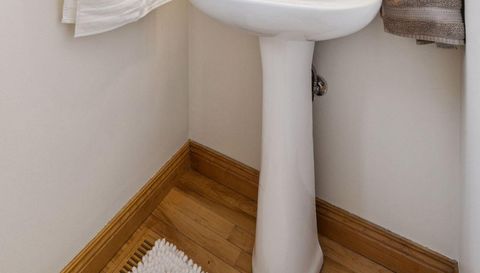 2728 Headland Court SW