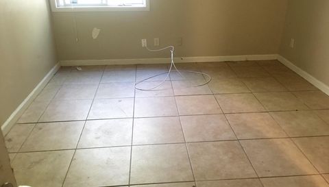 5918 Sutcliff Square