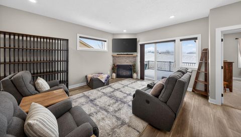 698 Shardlow Place NE