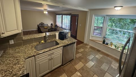 201 Loraine Woods Dr