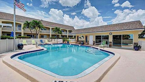 1400 Tarpon Center