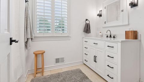 129 Chicago Avenue N