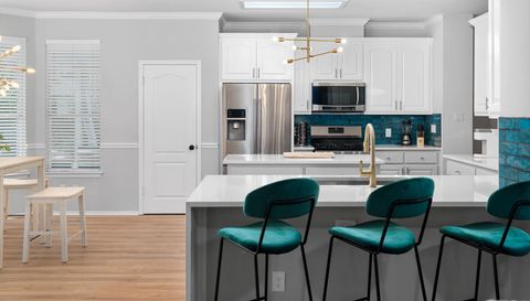 807 Clarence Bohls LN