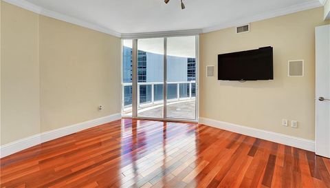17201 Collins Ave