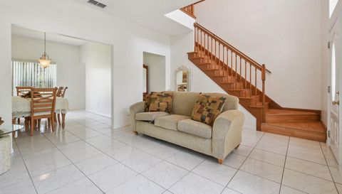 106 Woodbury Pines Cir