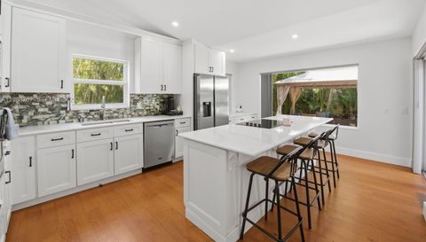 395 89th Ln