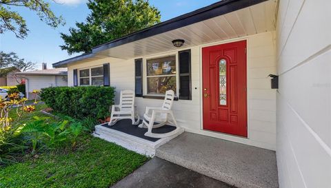 233 NW MADISON CIRCLE N