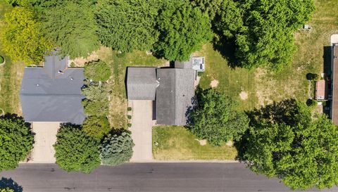 212 N Ostrom Ave