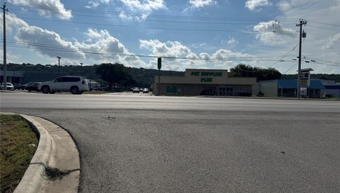 2202 - 2204 N Us Highway 281 Highway N