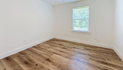 14217 Camelot Pl