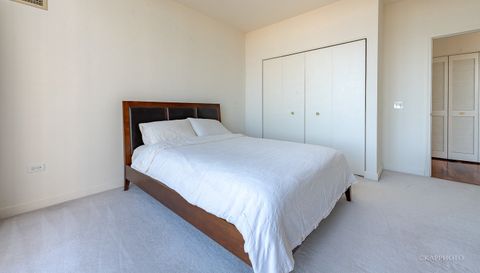 1600 S Prairie Avenue