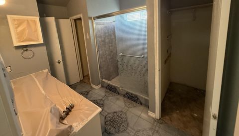 4908 S Clear Creek Rd