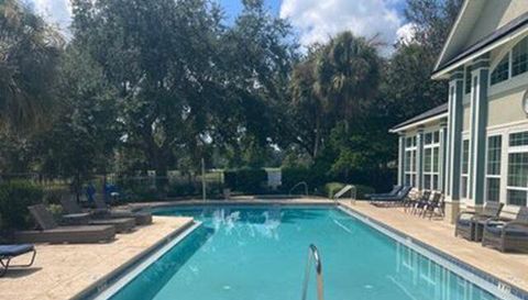 13700 Richmond Park Dr N