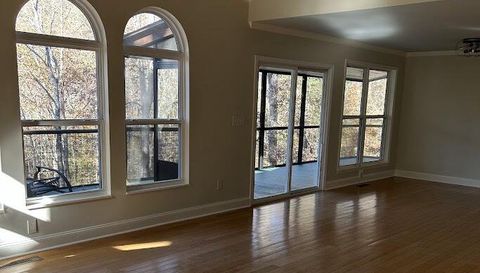 209 Falcon Crest Way