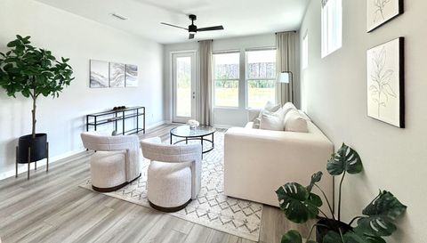522 Aurora Wy