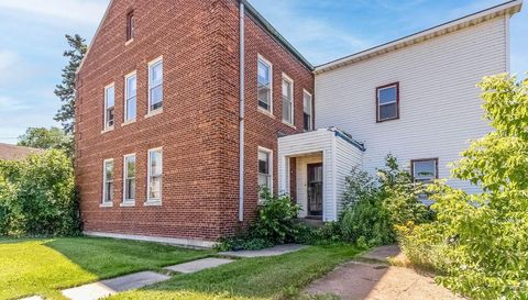 220 Lakeshore Drive E