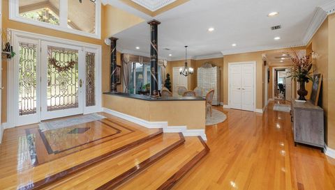 996 NW SCENIC LAKE DRIVE