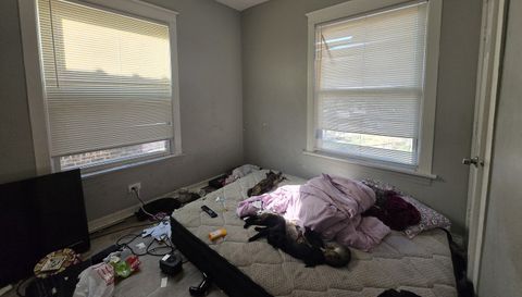 6738 S Prairie Avenue