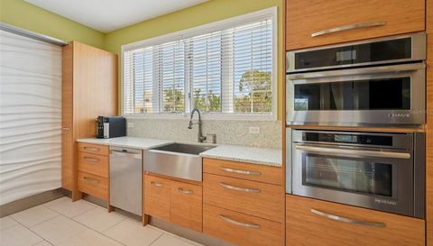 660 CEDARS COURT
