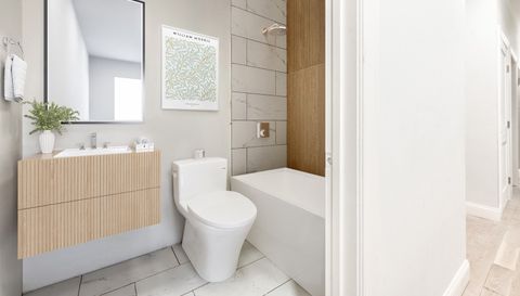 2923 N Southport Avenue