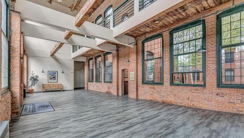25 Grand St