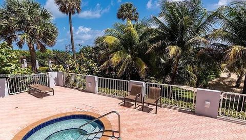 9341 Collins Ave