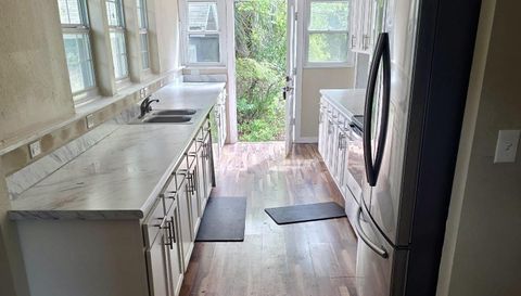 111 E 54th St