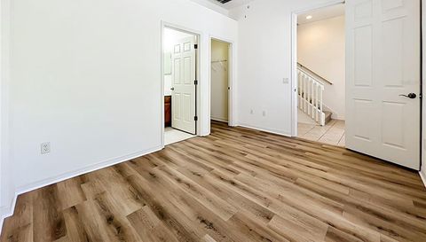 439 OLD FARM LN