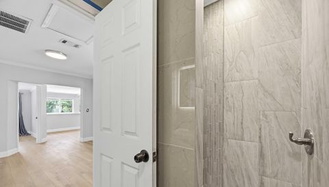 2419 Roxbury Cir