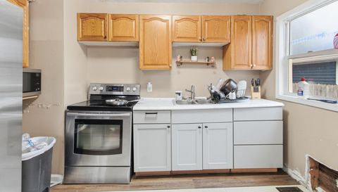 1223 N Centennial St