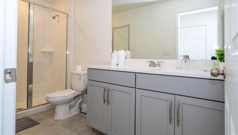 1692 TROPICAL PALMS CIRCLE