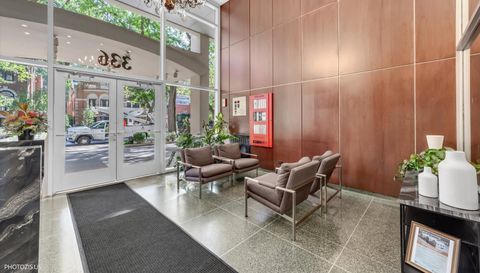 336 W Wellington Avenue