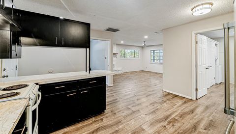 10700 W Lakeview DR