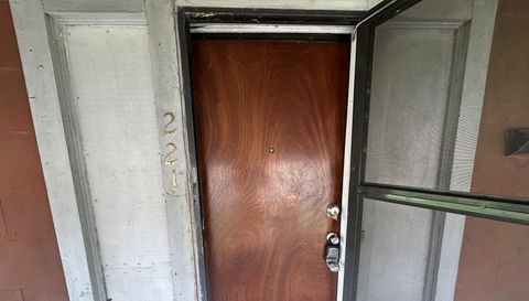 221 10th Ct N