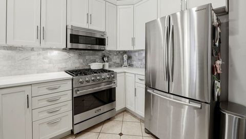 2142 N RACINE Avenue