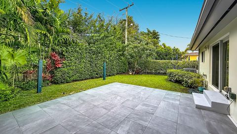 323 Velarde Ave