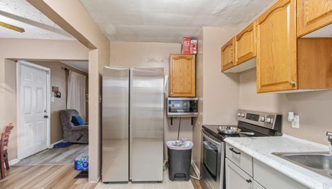 1223 N Centennial St