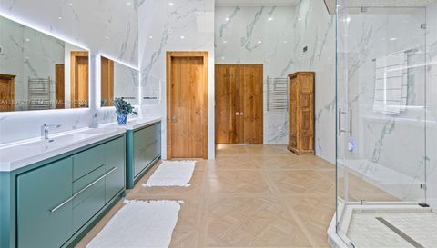 6124 Paradise Point Dr