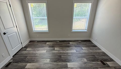 705 Robin Dr