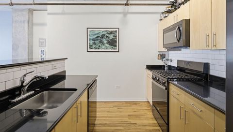 700 W Van Buren Street