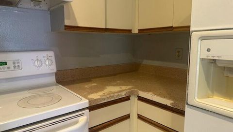 100 Santa Clara Dr APT 3