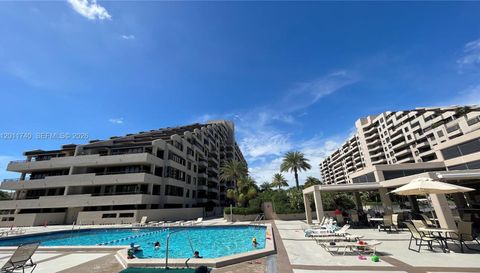 251 Crandon Blvd