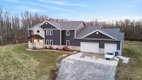 2252 Applegrove St NE